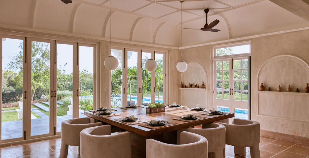 Estate de Frangipani - Dining set-up